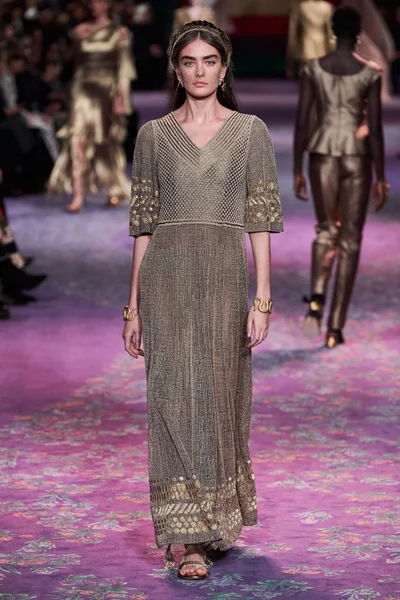 Look 11